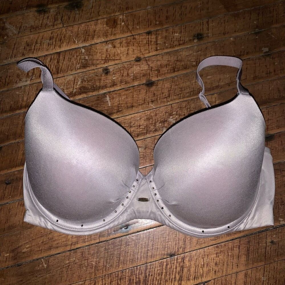 Victoriaโs Secret gray lightly linedโ34DD normcore bra